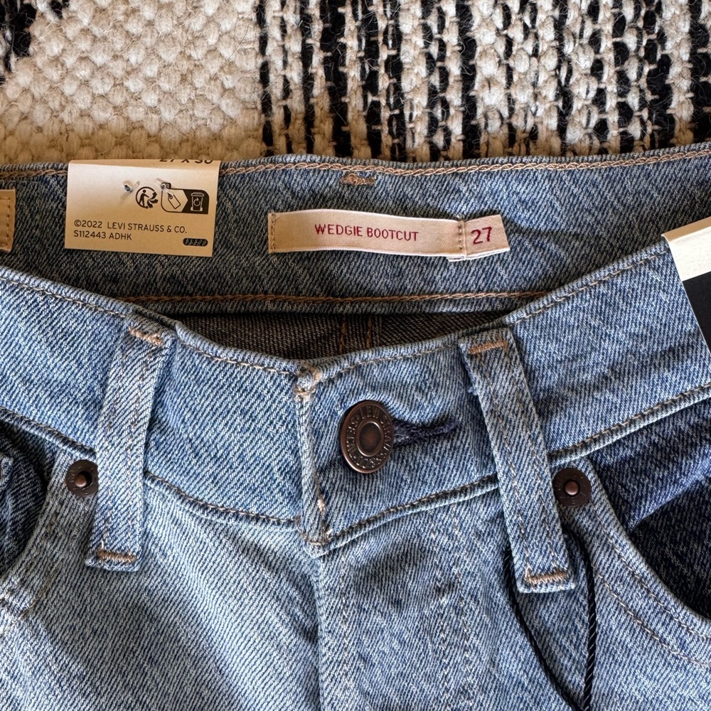 Levi’s Patchwork Wedgie Bootcut Jeans - Picture 3 of 10
